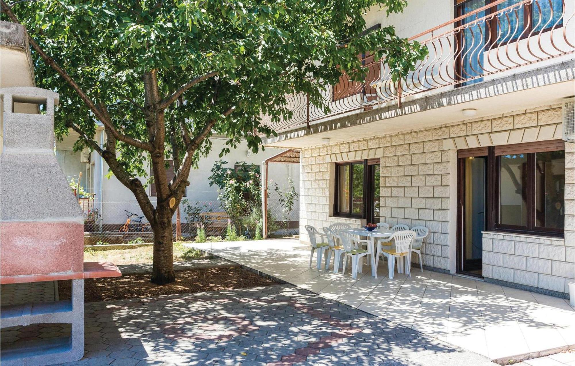 3 Bedroom Gorgeous Apartment In Trogir Bagian luar foto