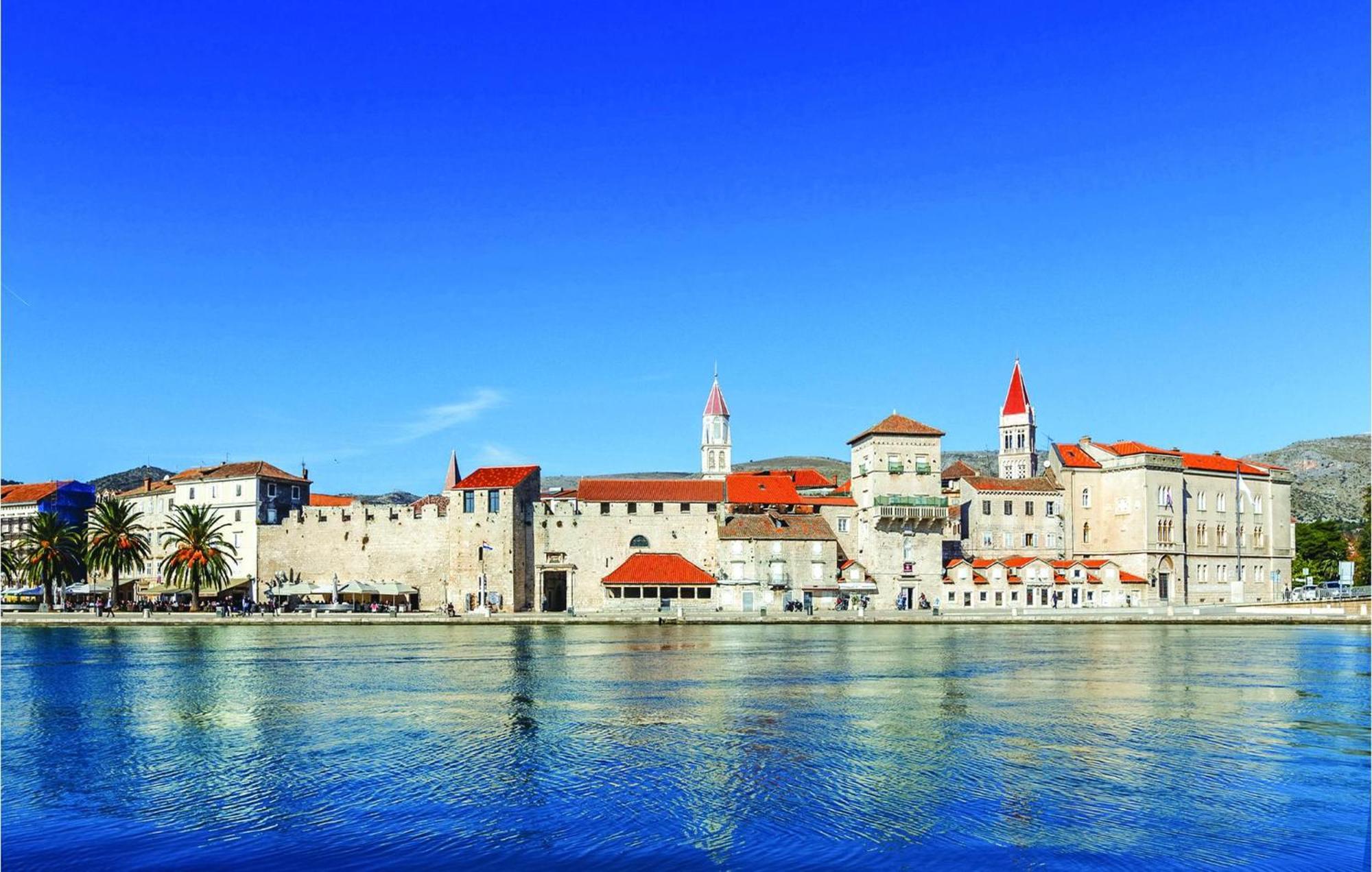 3 Bedroom Gorgeous Apartment In Trogir Bagian luar foto