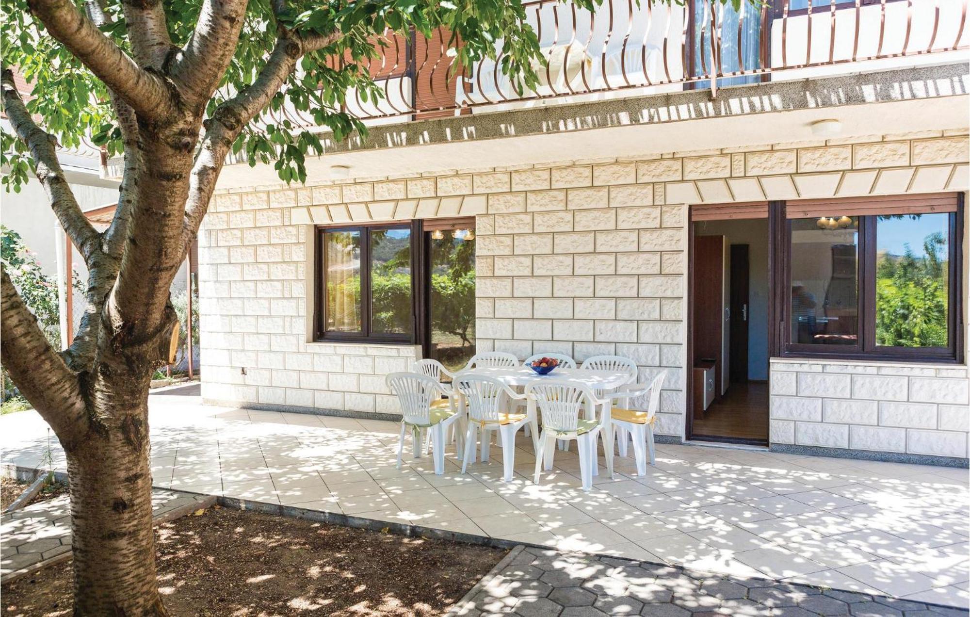 3 Bedroom Gorgeous Apartment In Trogir Bagian luar foto