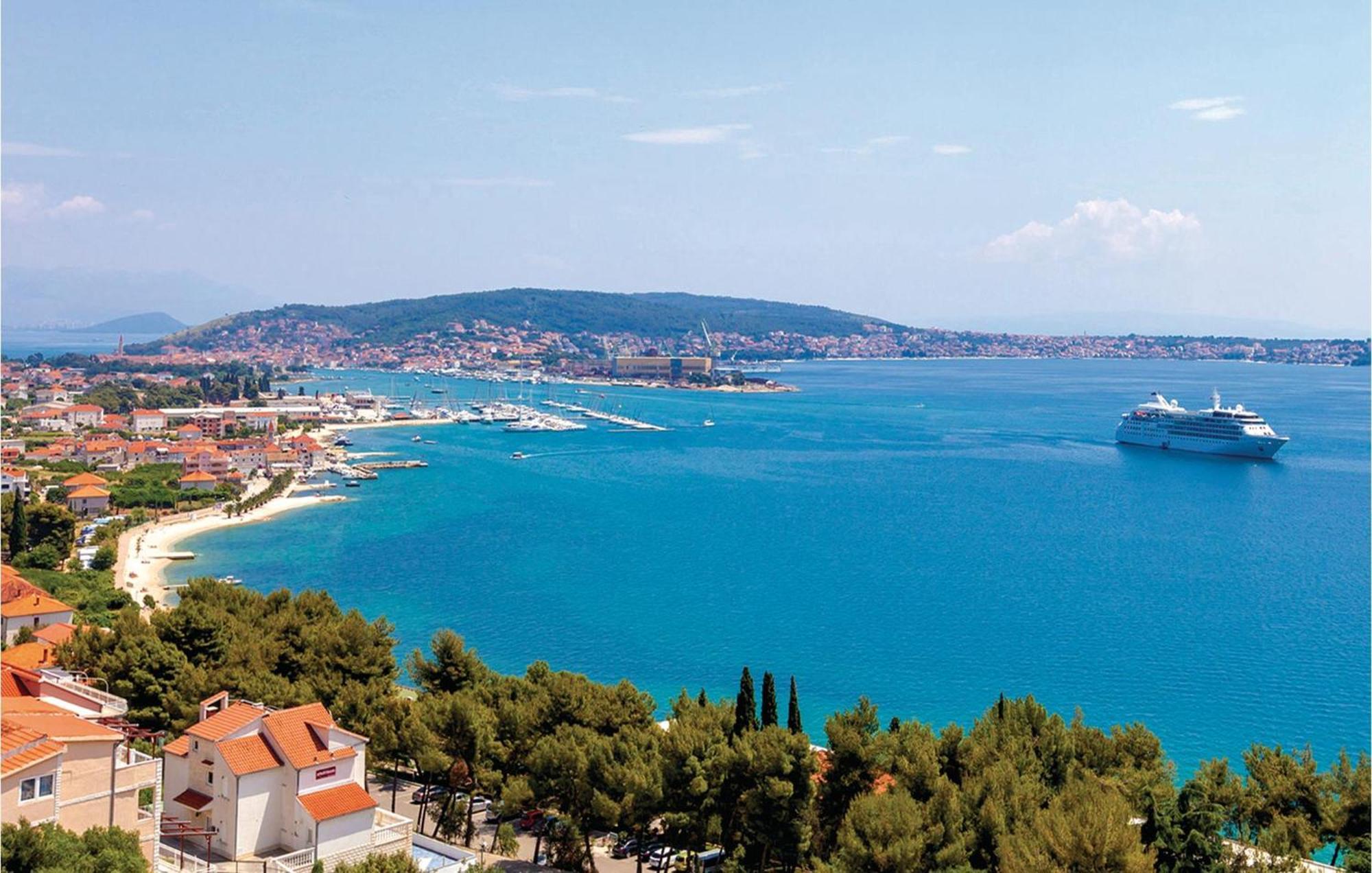 3 Bedroom Gorgeous Apartment In Trogir Bagian luar foto
