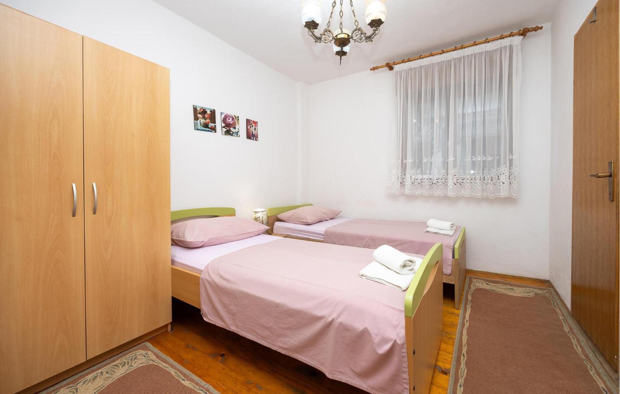 3 Bedroom Gorgeous Apartment In Trogir Bagian luar foto