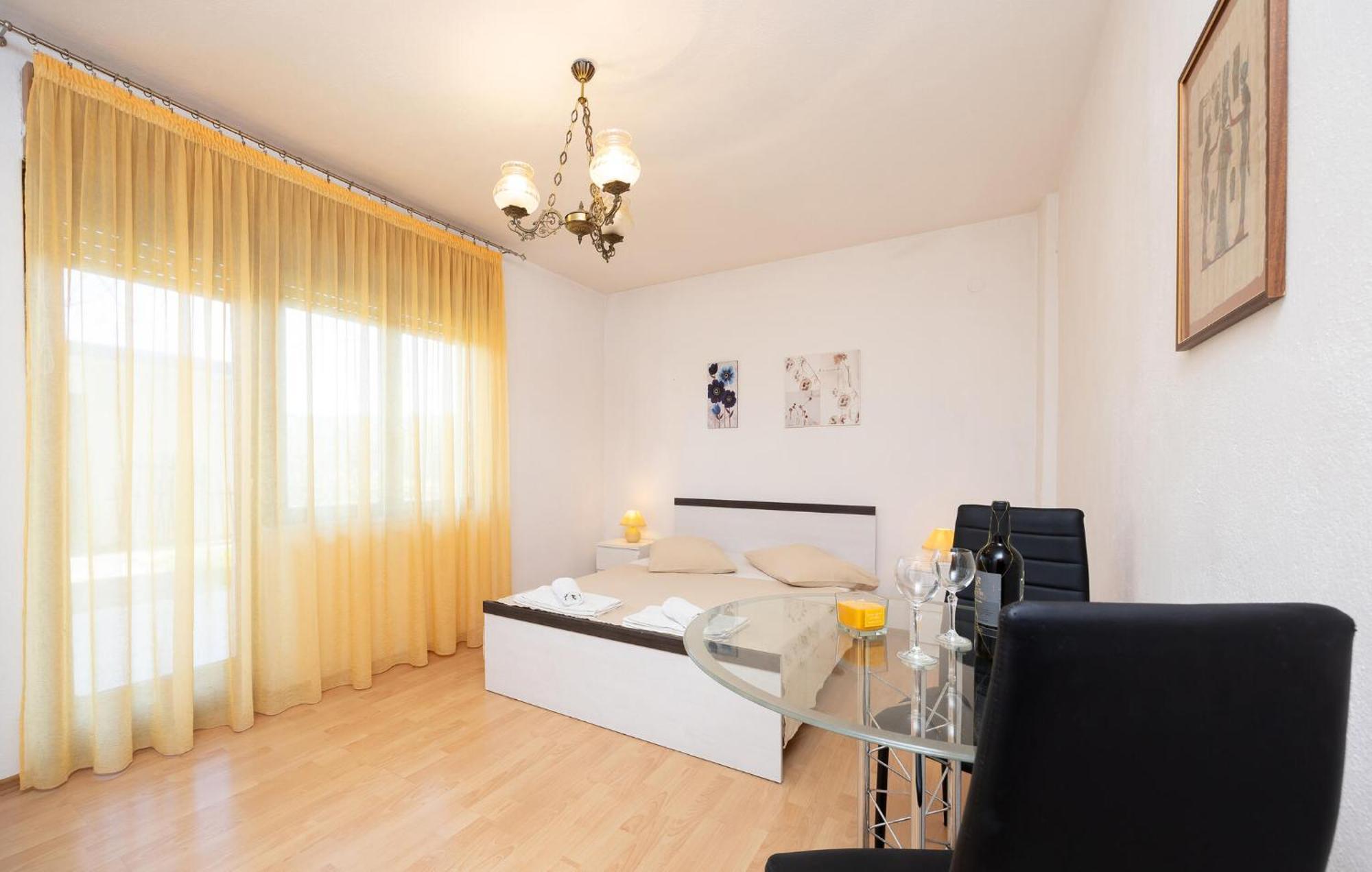 3 Bedroom Gorgeous Apartment In Trogir Bagian luar foto